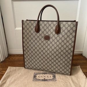 Gucci - Medium Tote with Interlocking GG